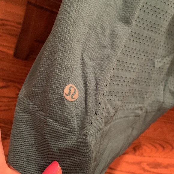 Lululemon Breeze By Hooded Tank Squad *size see notes* - Picture 5 of 7